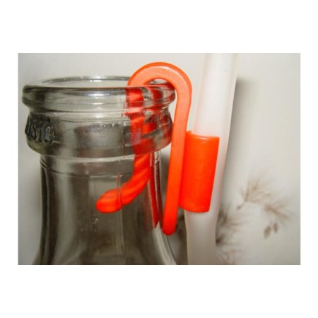 Uchwyt mocujący rurkę do pojemników fermentcyjnych